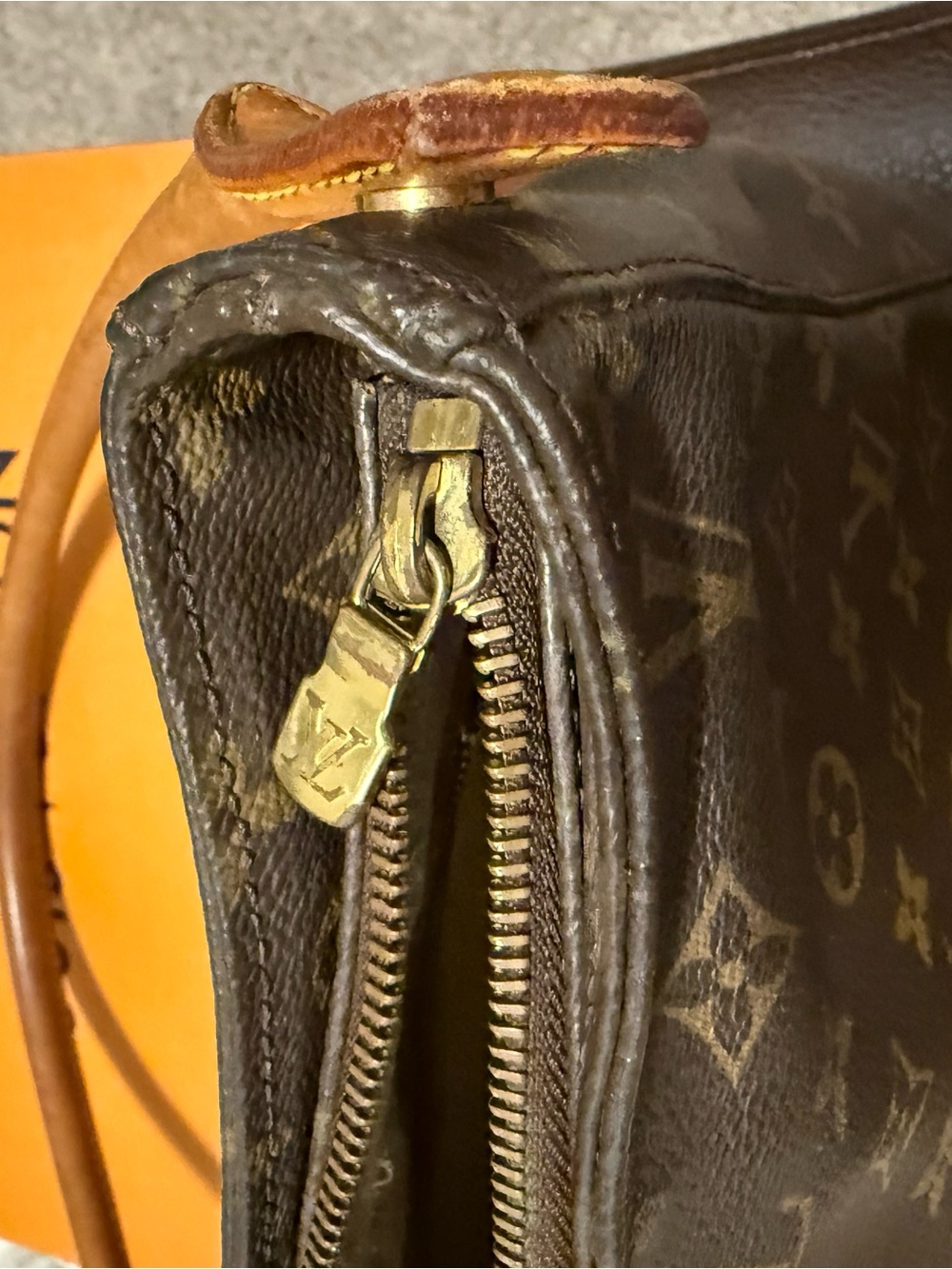 Louis Vuitton Monogram Canvas Shoulder Bag with Tan Handle - Picture 3 of 9